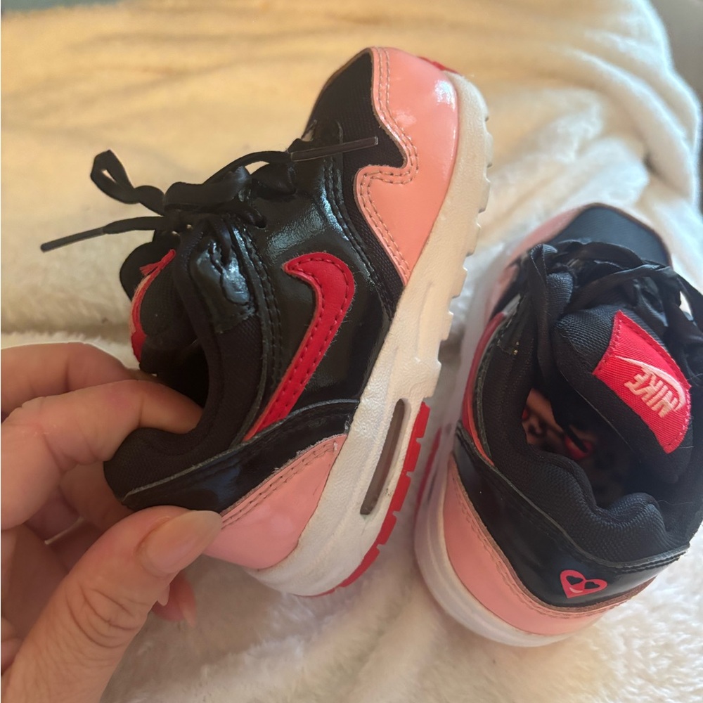 Toddler Nike Black and Pink Sneakers Modern Athletic Design with heart